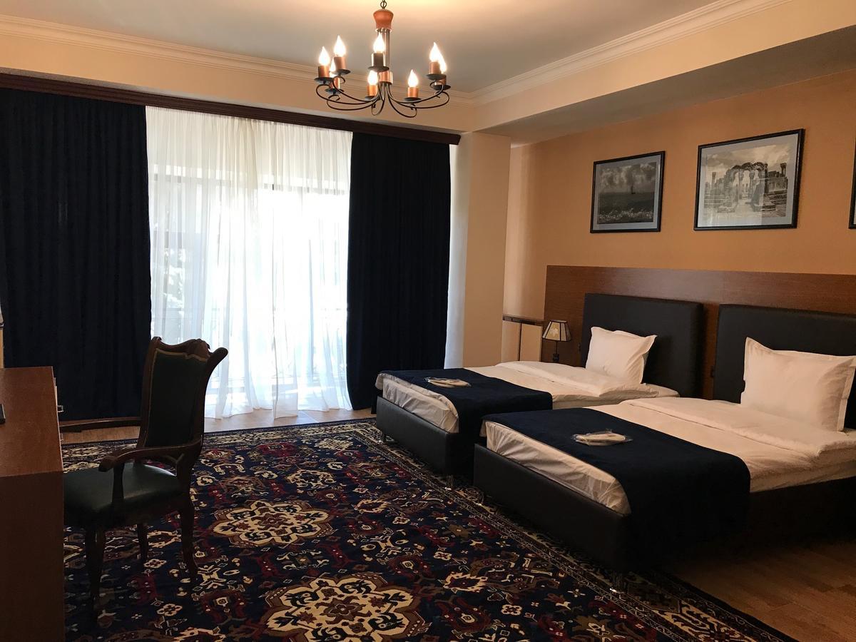 Hotel Plaza Viktoria Gyumri Eksteriør bilde
